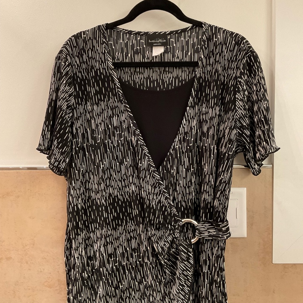 Black and White Top 1x